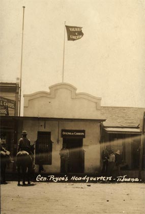 le drapeau Tierra y  libertad à Tijuana