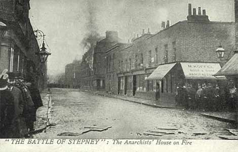 The Battle of Stepney la maison anarchiste en feu