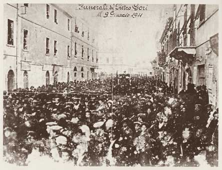 passage du cortège funèble de Pietro Gori à Piombino