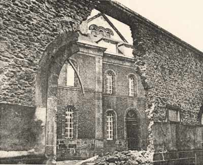 vue de la porte et du mur de la prison de limoges détruits